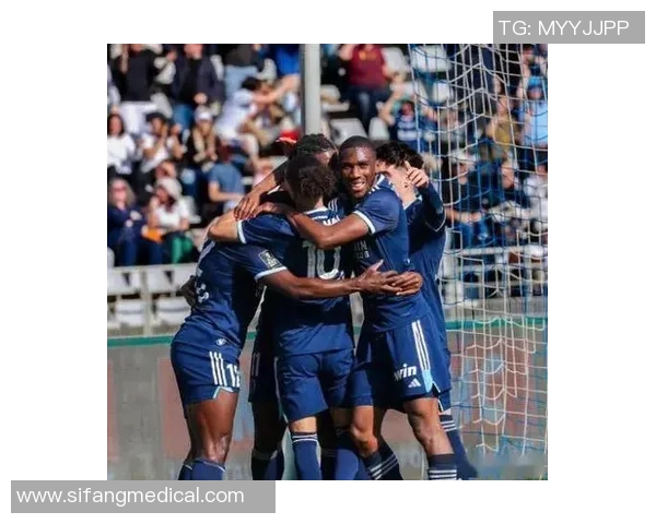 友谊赛巴黎圣日耳曼与莱比锡激战成平局红牌事件引发全场热议