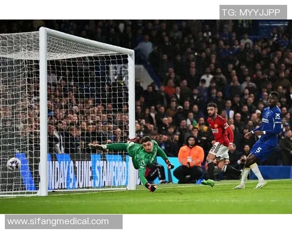 友谊赛切尔西与曼联激战成平局神扑引发争议判罚全场沸腾 友谊赛切尔西与曼联激战成平局神扑引发争议判罚全场沸腾