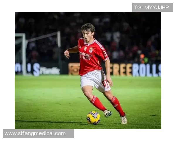 本菲卡逆袭利物浦3-0晋级欧联杯转会传闻引发热议