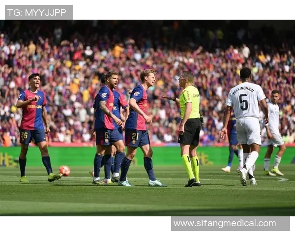 西甲焦点战里昂与巴萨握手言和补时进球引发转会热议