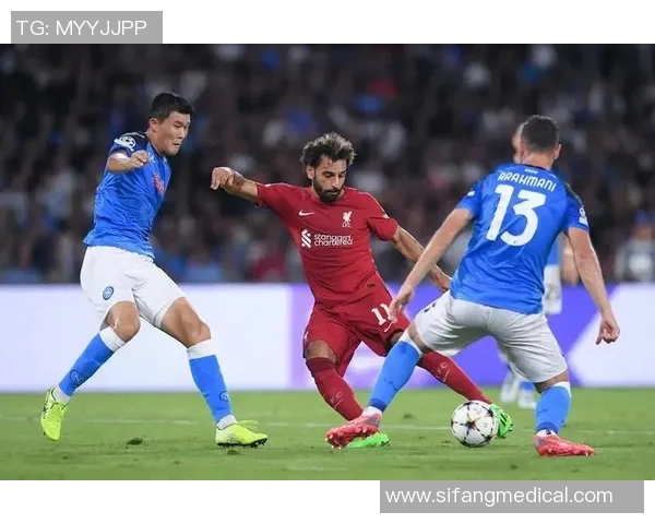 国王杯激战利物浦与那不勒斯握手言和精彩瞬间引爆全场 国王杯激战利物浦与那不勒斯握手言和精彩瞬间引爆全场