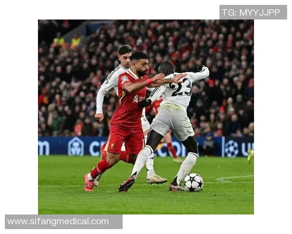 友谊赛激战：AC米兰逆转利物浦红牌事件引发全场热议